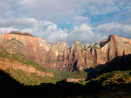 hiking in Zion natural park