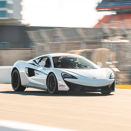 race a Mclaren 570S