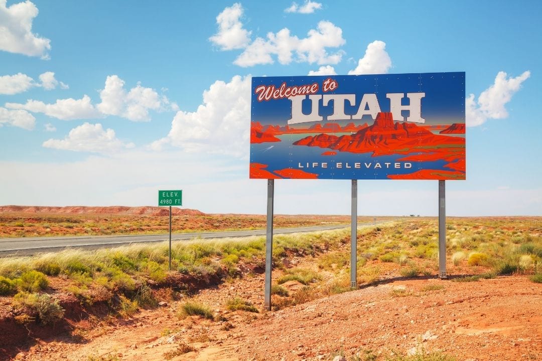 utah state line sign